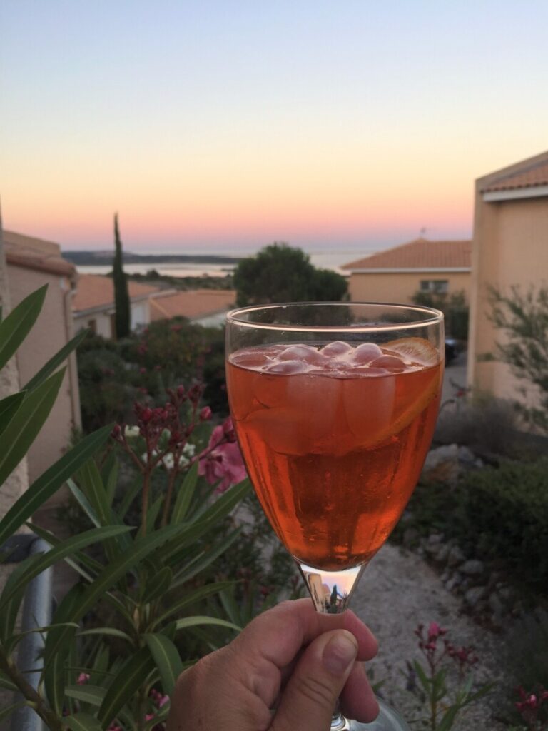 En aperol spritz i solnedgangen er aldri feil på ferie!