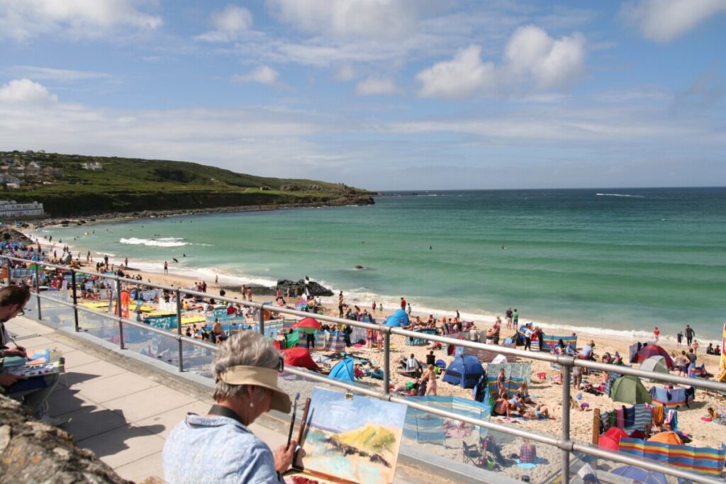 Kunstnere fanger stemningen i sommerbyen St. Ives