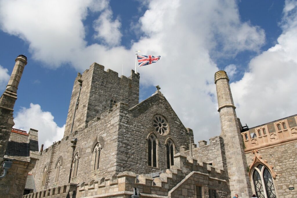 Kirken på toppen av St. Michaels mount i Cornwall