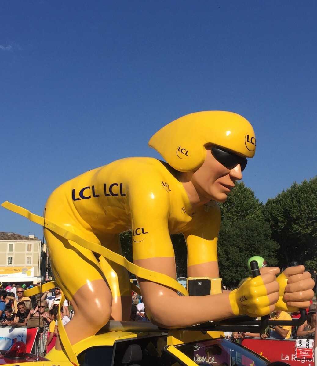 Tour de France er full av fargerike kjøretøy