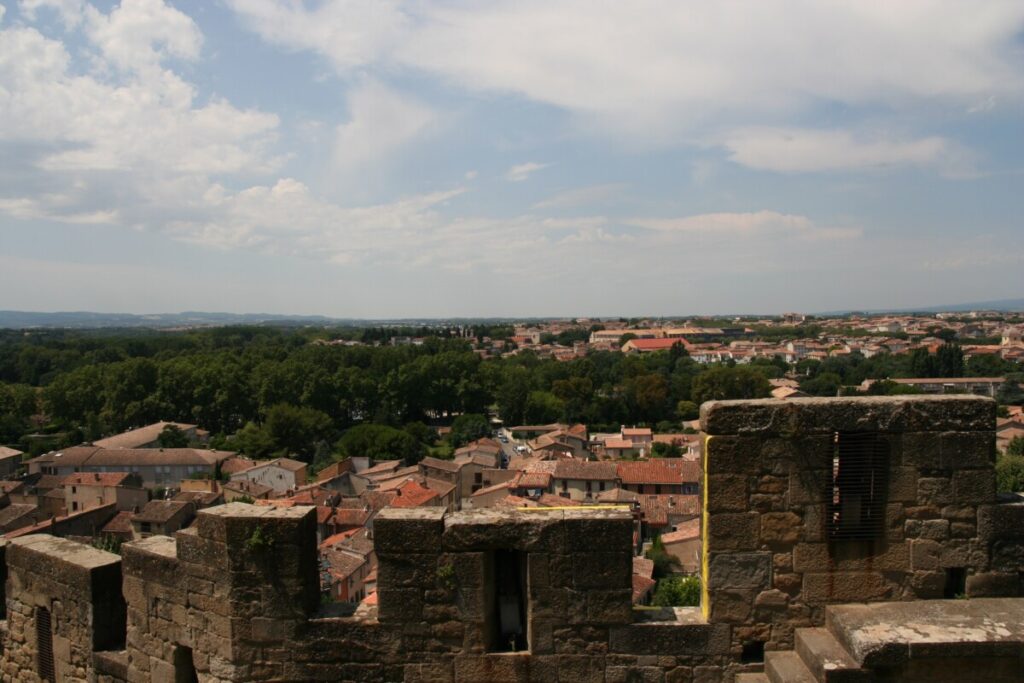 Utsikt fra La Cité de Carcassonne ned mot la Bastide - den moderne byen