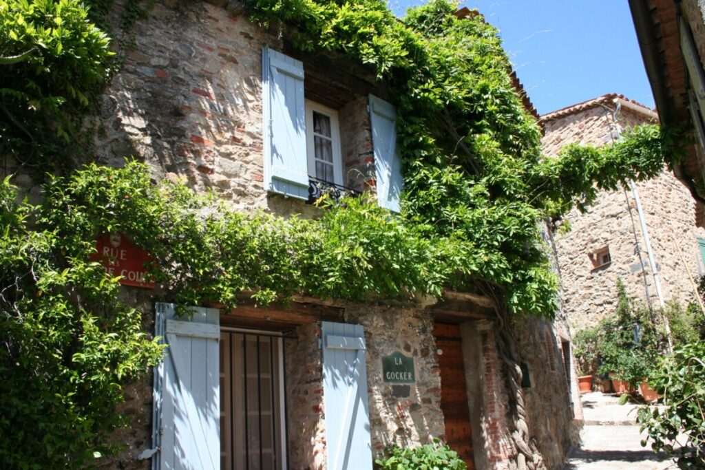 Flotte gamle steinhus i Grimaud