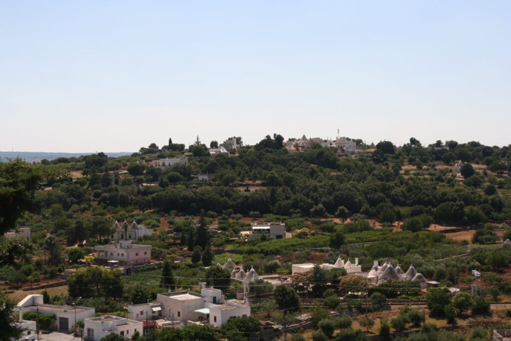 Trulli-hus i området rundt Alberobello i Puglia-distriktet i Sør-Italia