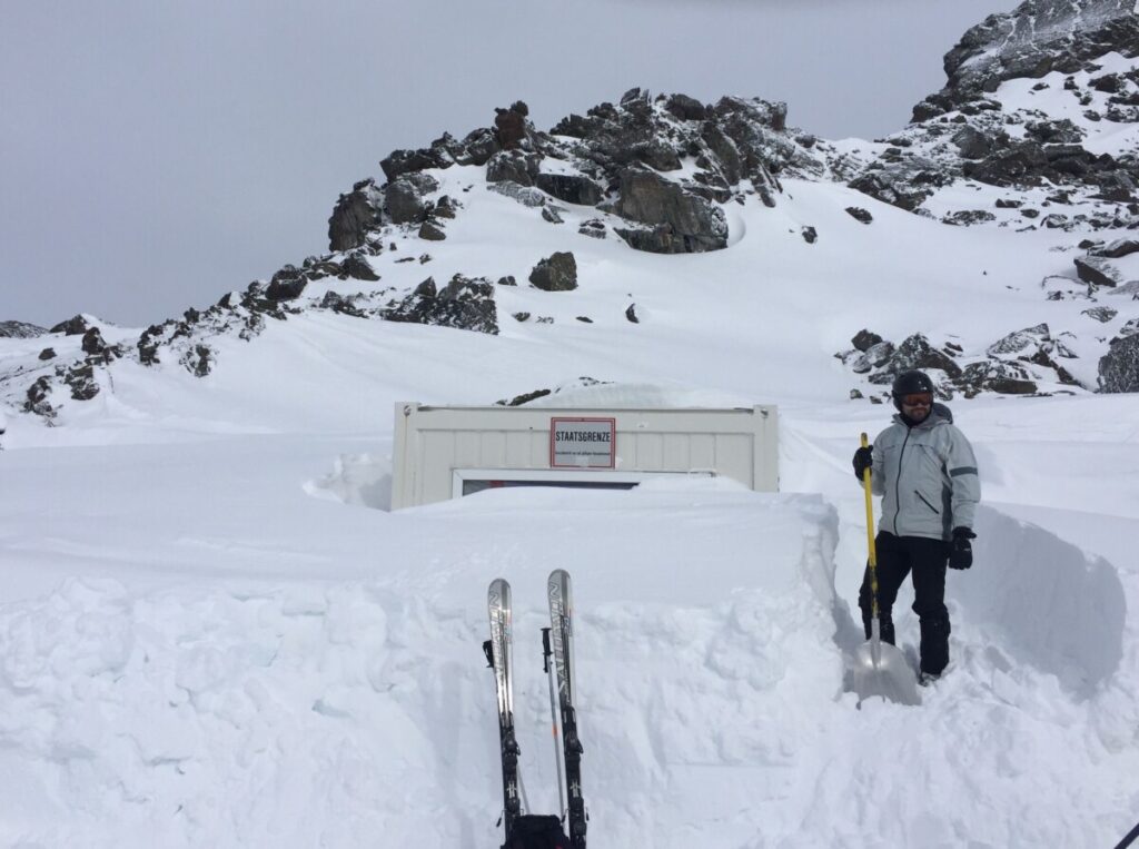 Grensen mellom Østerrike og Sveits i Ischgl