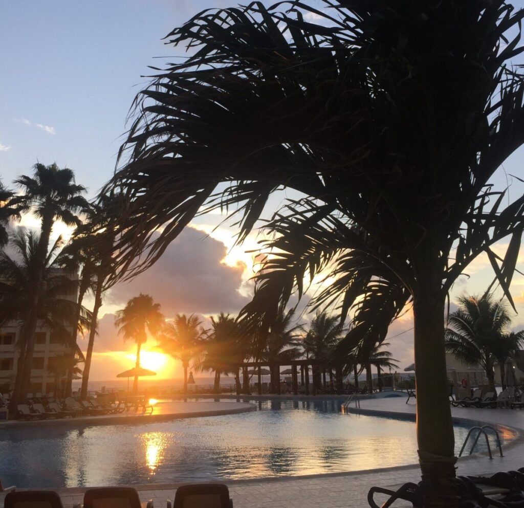 Sunset over The Royal Islander i Cancun