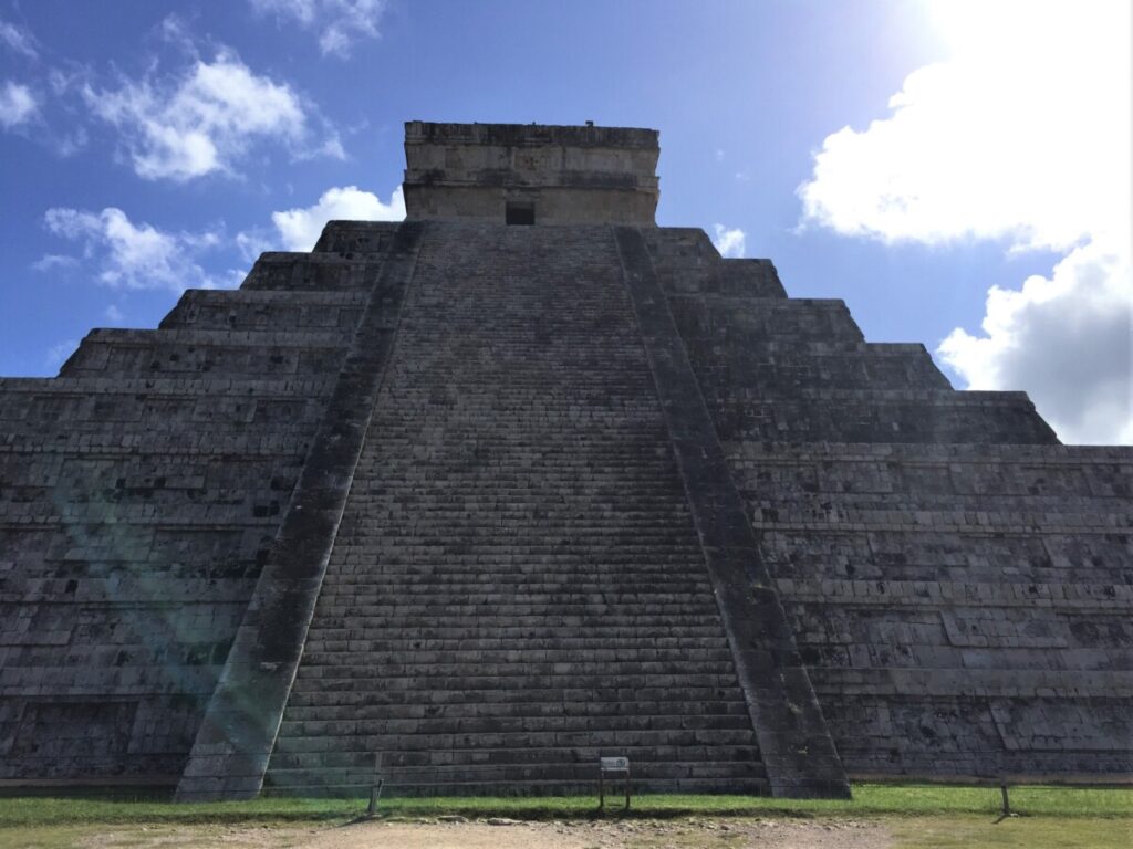 Pyramide i Chichen Itza i Mexico