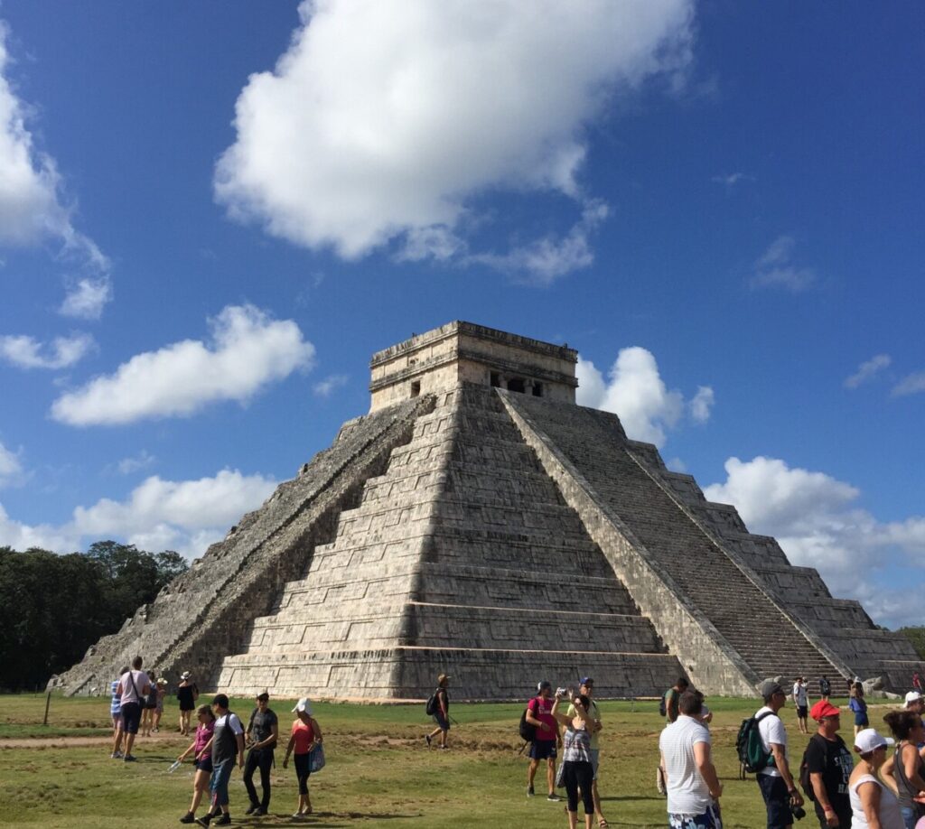 Pyramide i Chichen Itza i Mexico