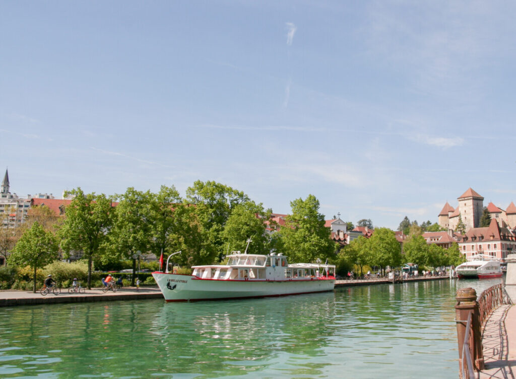 Mye aktivitet på vannet i Annecy