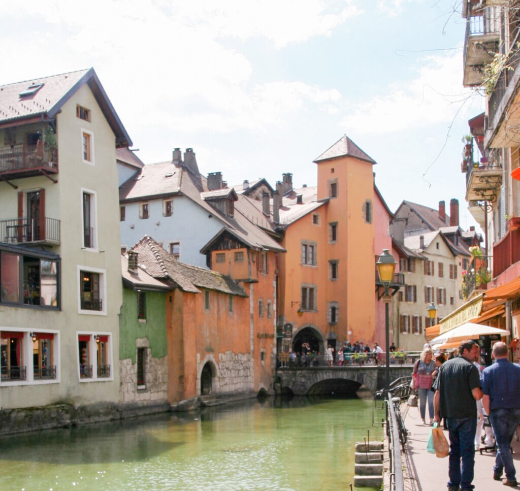 Smale gater lange kanalene i Annecy