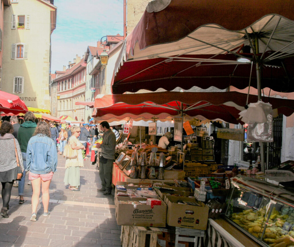 Narrow streets around the old town of Annecy