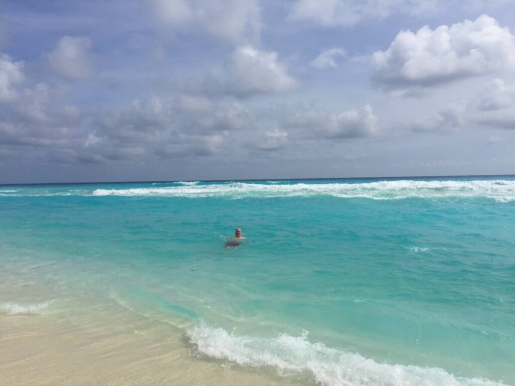 Turquoise water in Cancun Mexico