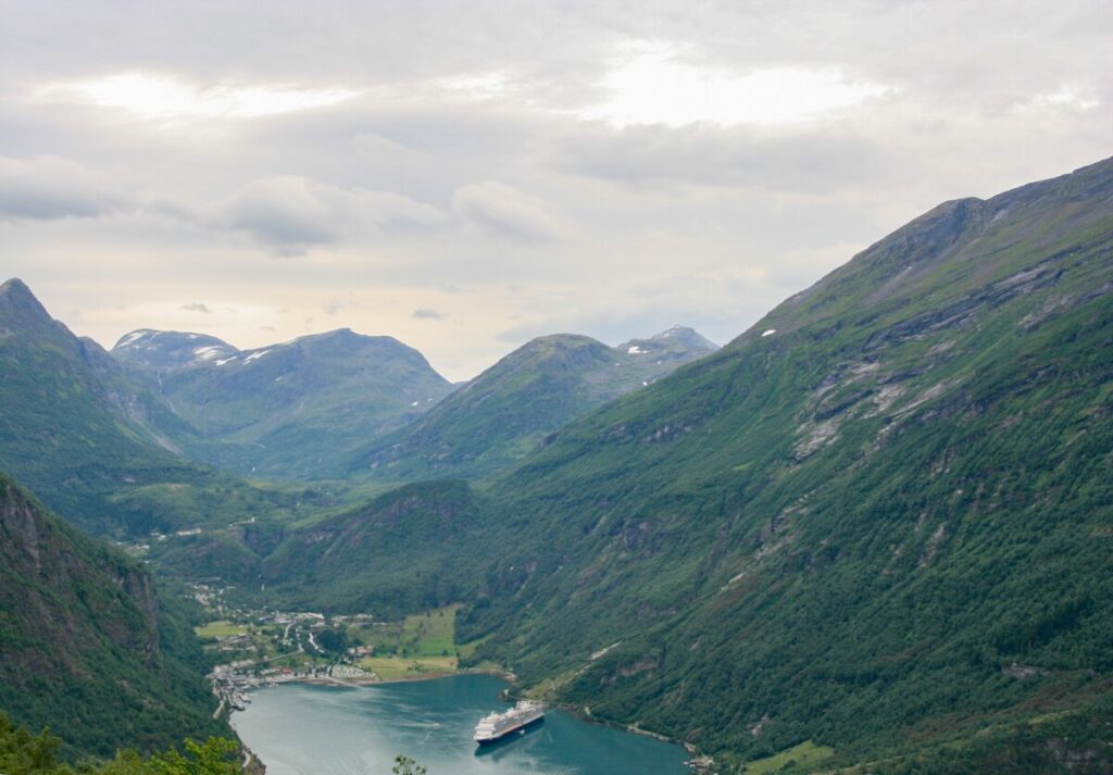 Utsikt mot Geiranger fra Ørnesvingen