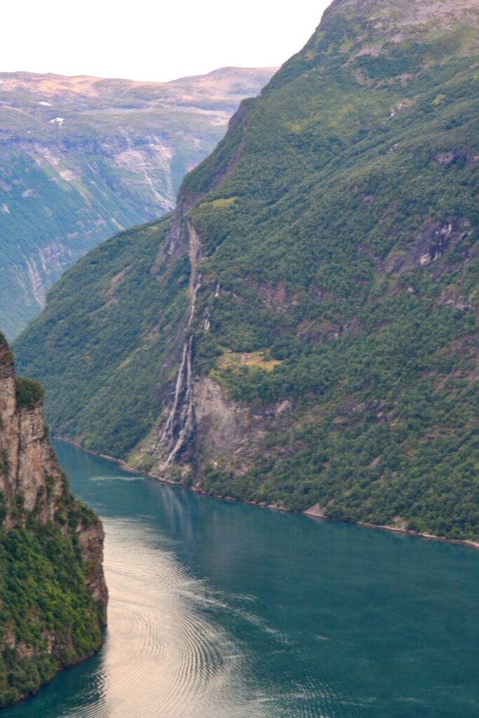 Utsikt mot Geiranger fra Ørnesvingen