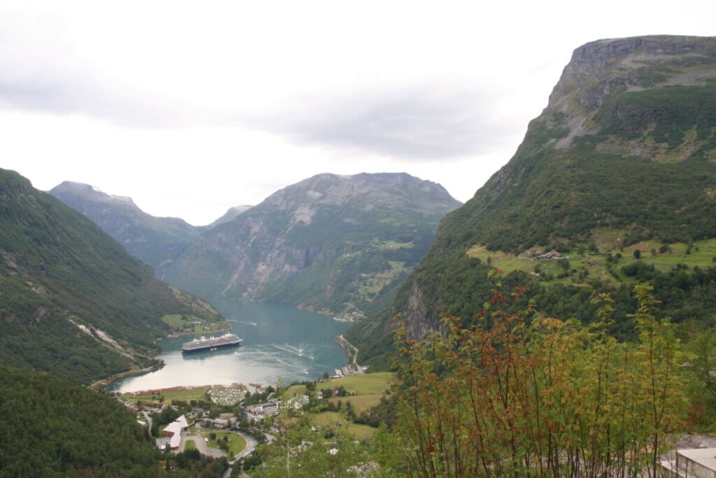 Utsikt mot Geiranger fra Dronningstolen