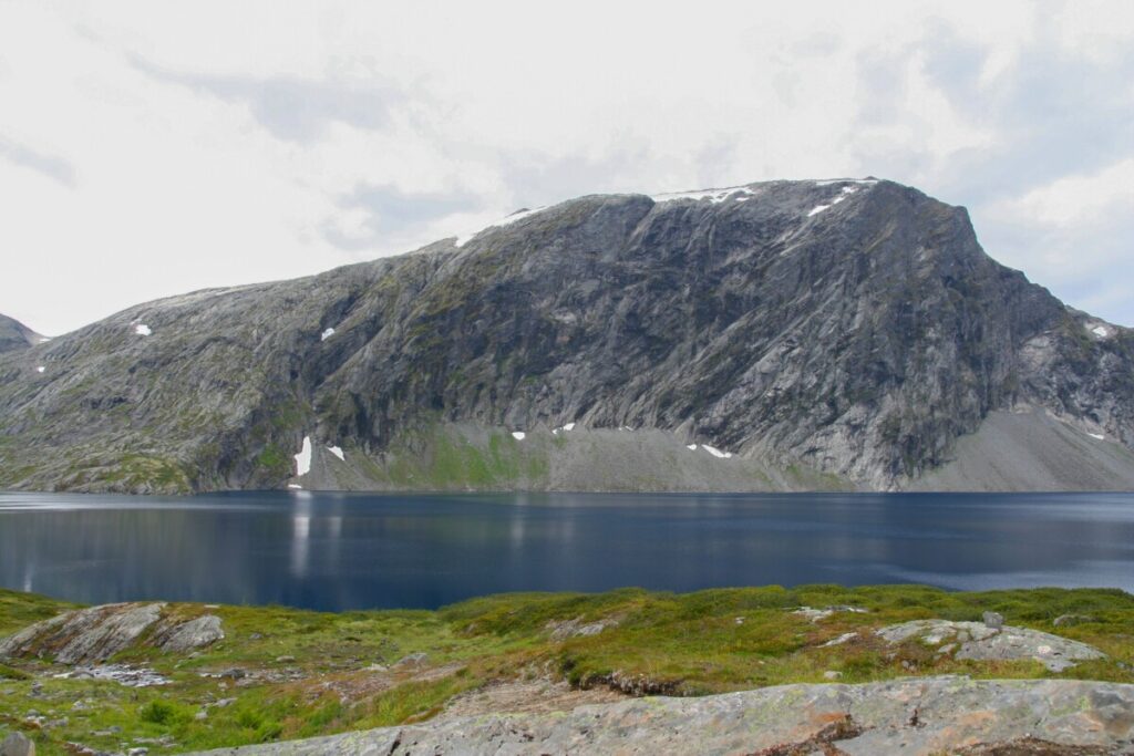 Fantastiske farger på vann og fjell etter 