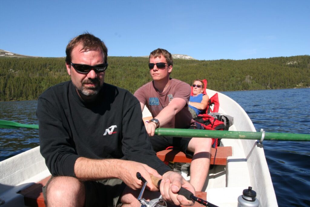 Michael, Tor Håkon and Beverly out fishing on lake Atnasjøen