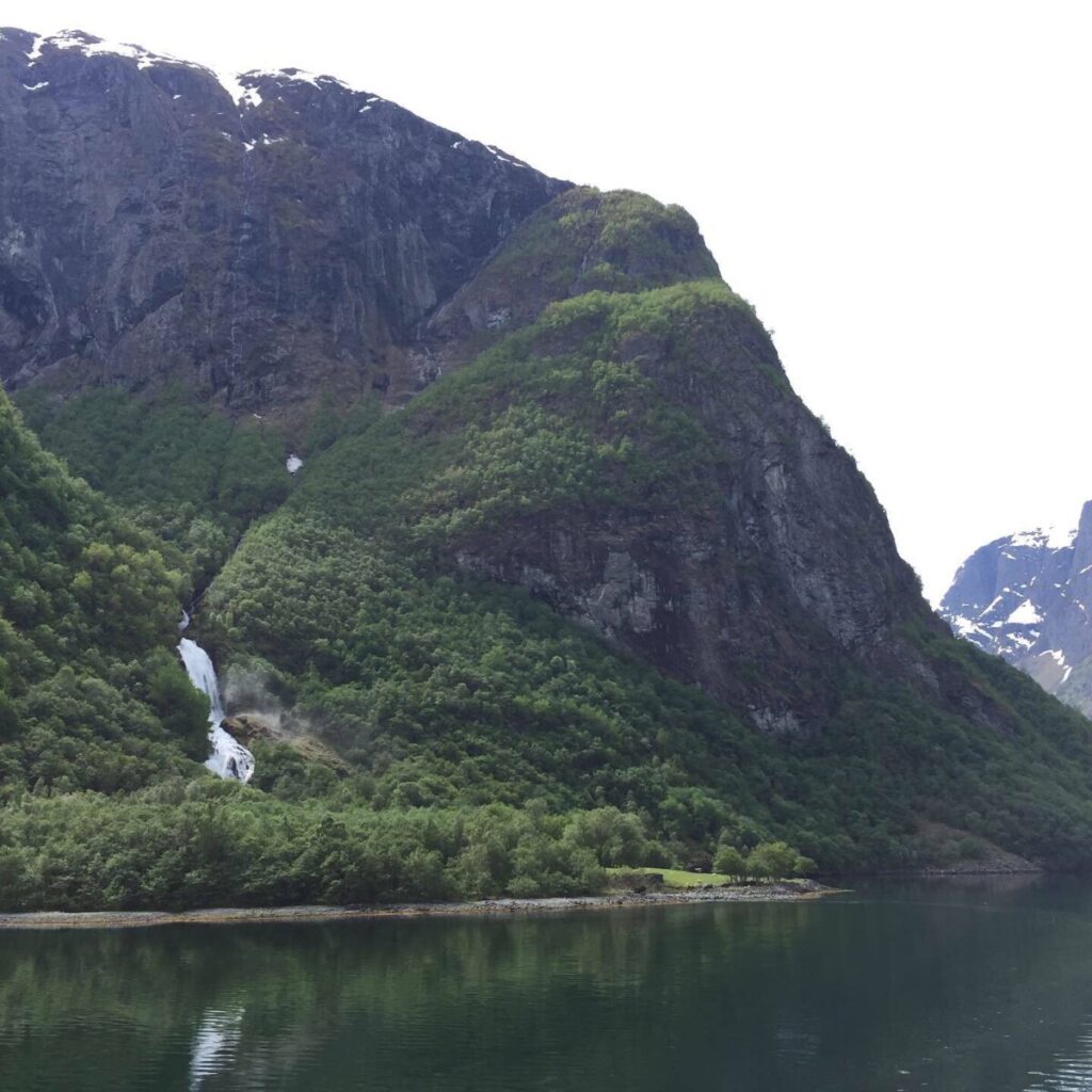 Fjord og fjell i Nærøyfjorden