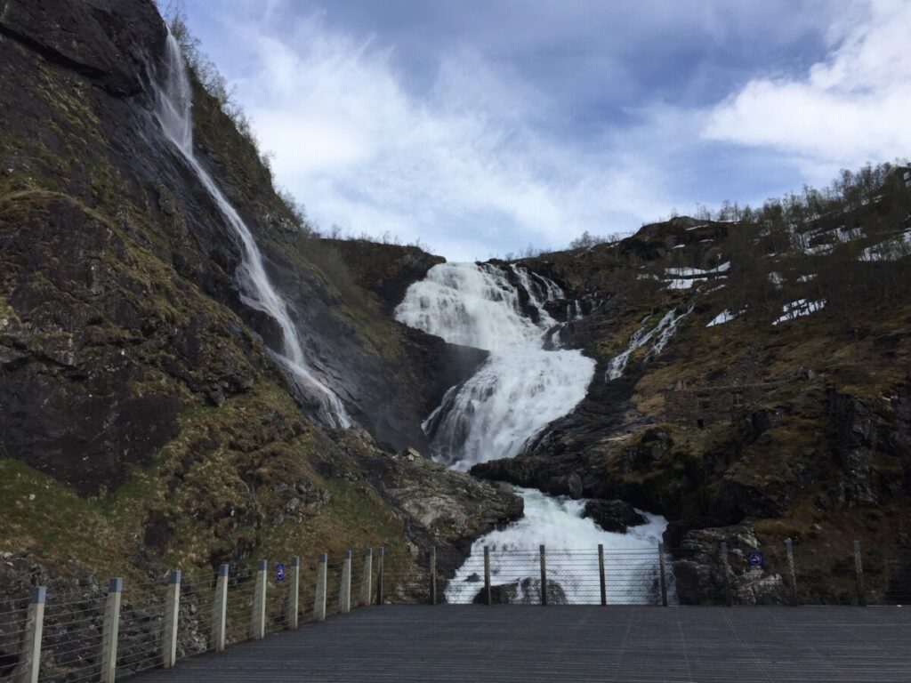 Kjosfossen langs Flåmsbana