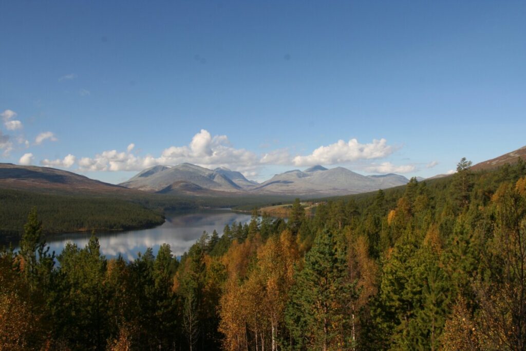 Rondane and lake Atnasjøen