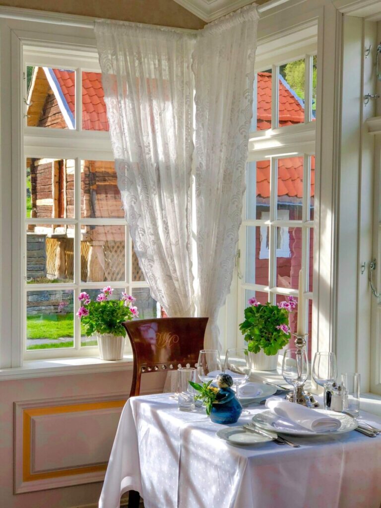 Dining room at Walaker hotel