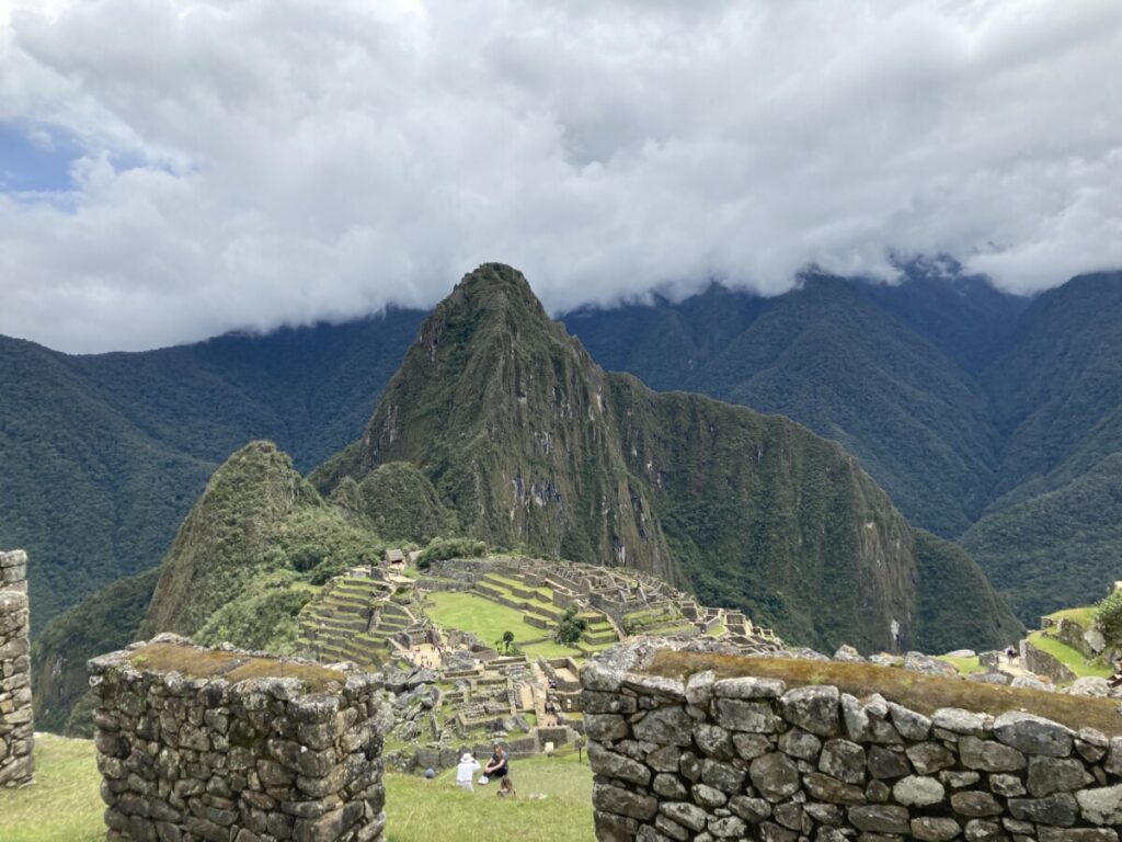 Machu Picchu med steingjerde