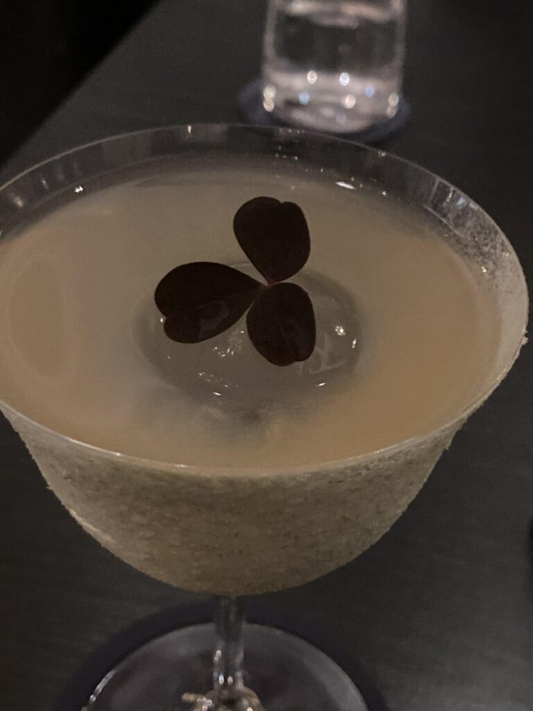 En signatur cocktail fra baren