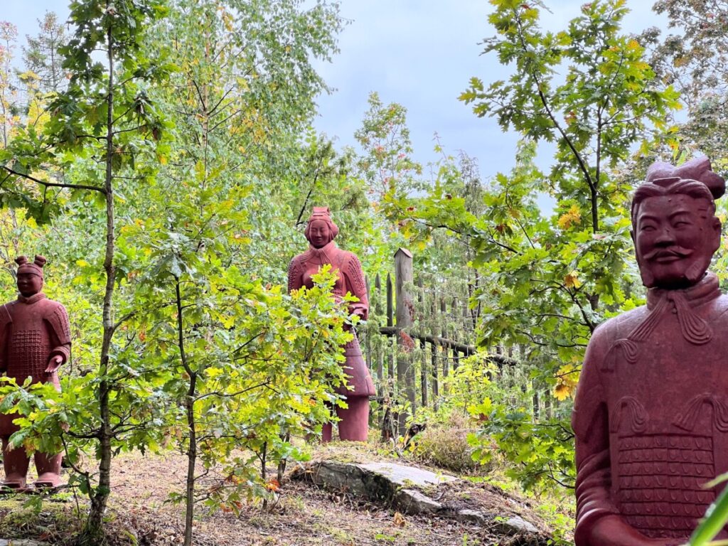 Buddhistiske statuer i Havlyst-parken