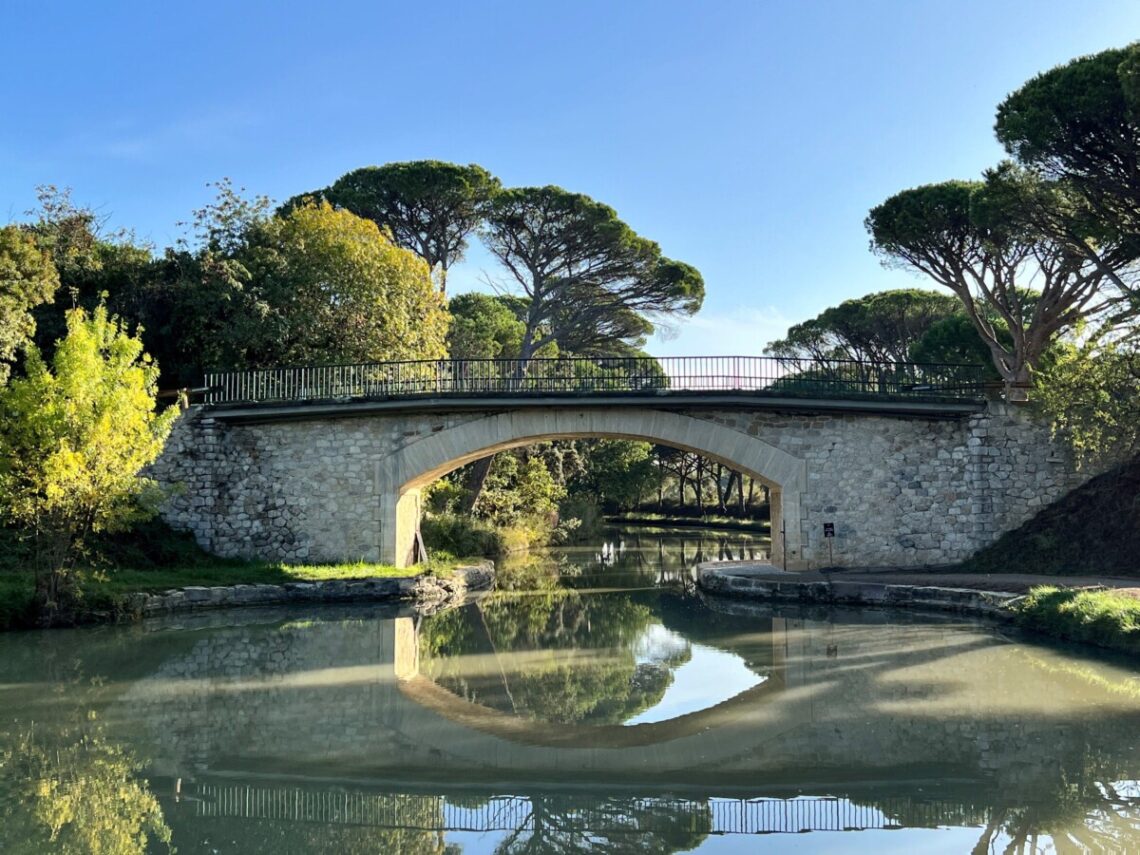 En bro over Canal du Midi