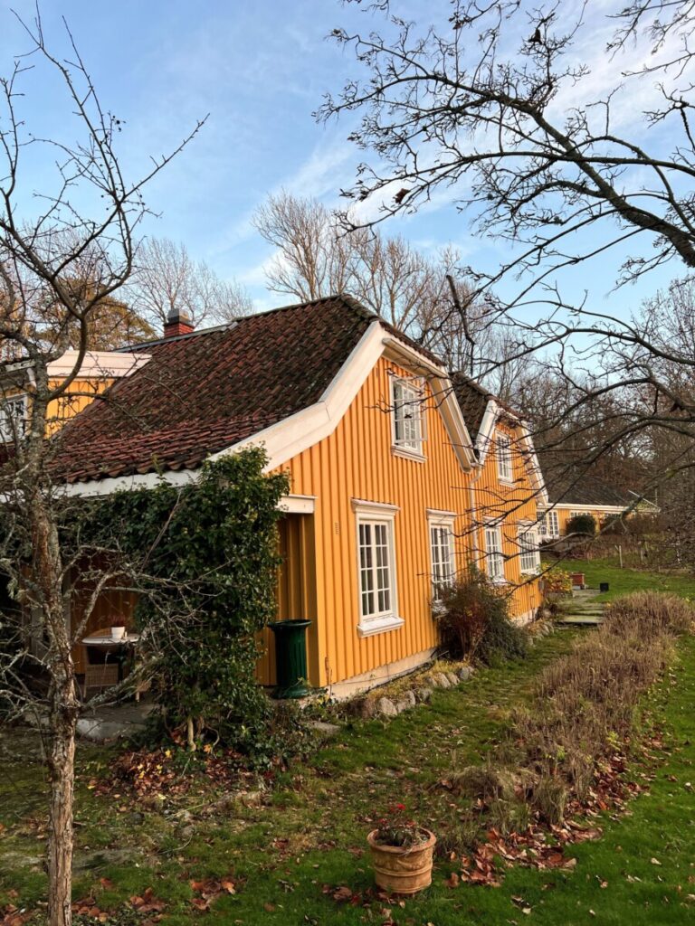 Det sjarmerende gule huset på Engø