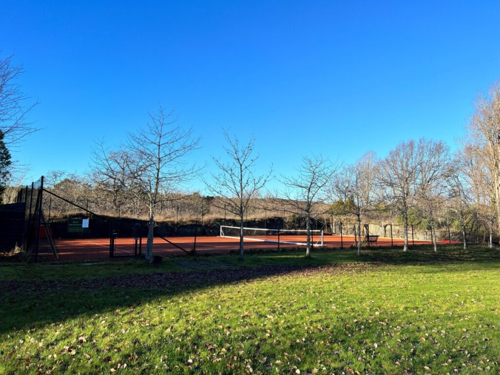 Tennisbanen på Engø