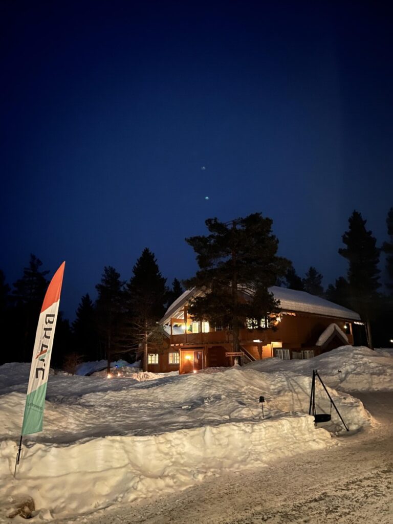 Kveldsstemning hos Søstrene Storaas