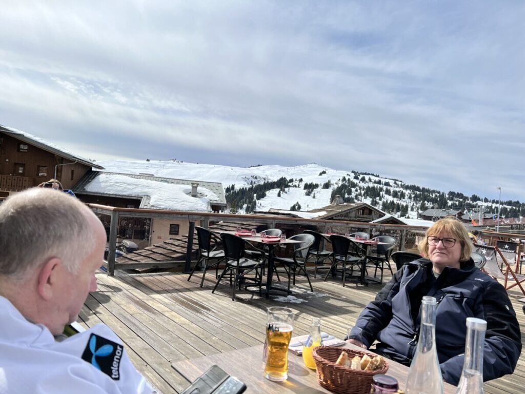 Vi koste oss på terrassen selv på en litt overskyet dag.