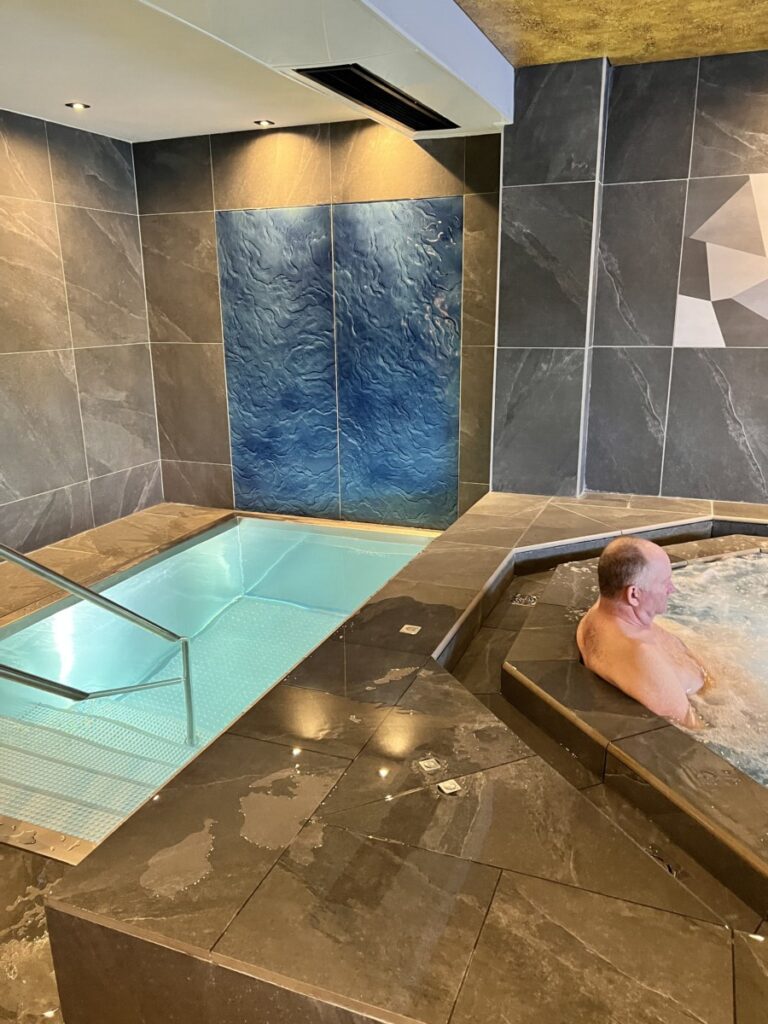 Jacuzzi in the wellness area in Residence Amaya