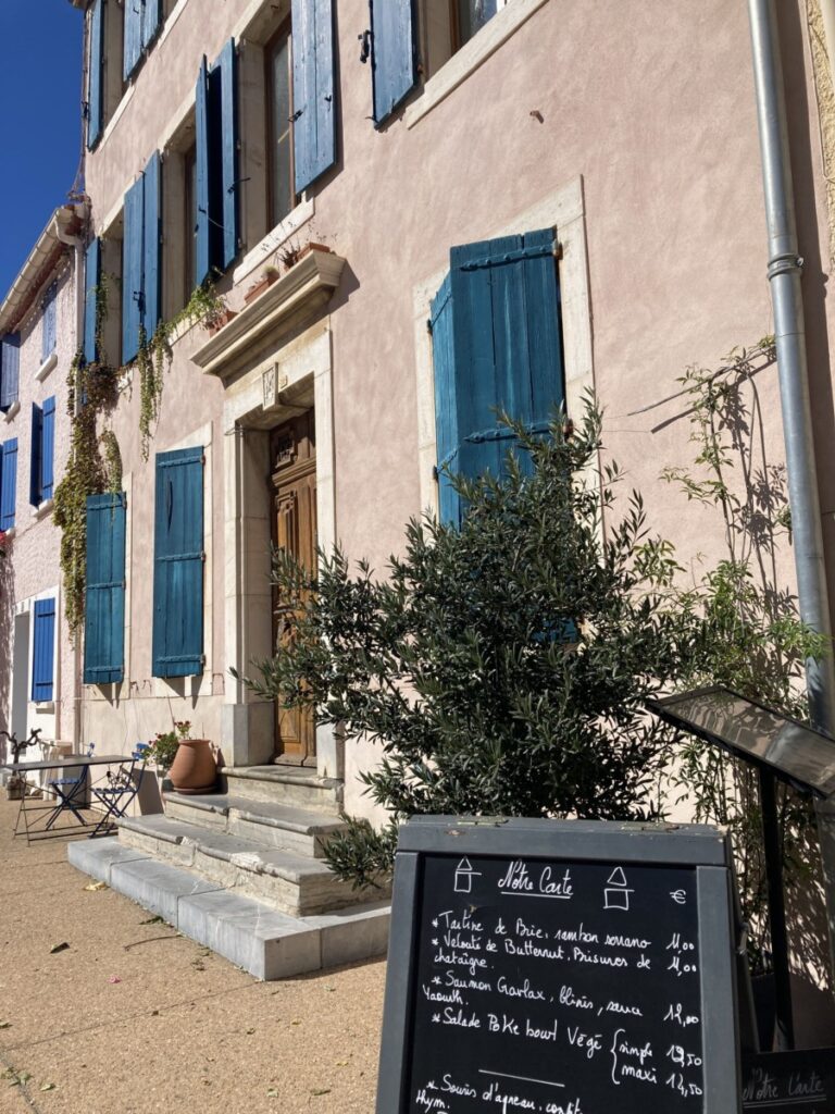 Pink house in Leucate