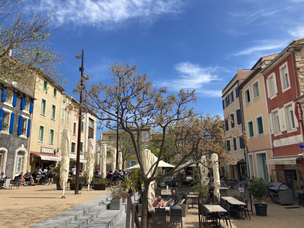 Torget i Leucate har flere restauranter