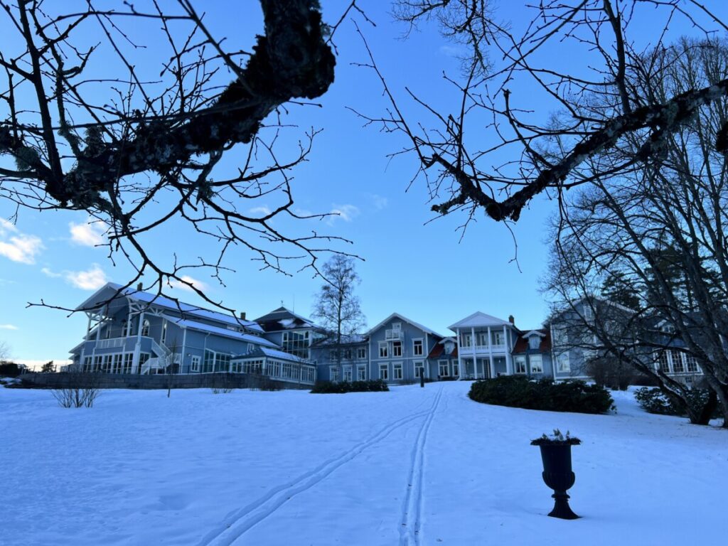 Losby sett fra hagen