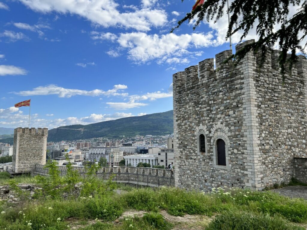 Tårn og mur i borgen Kale over Skopje