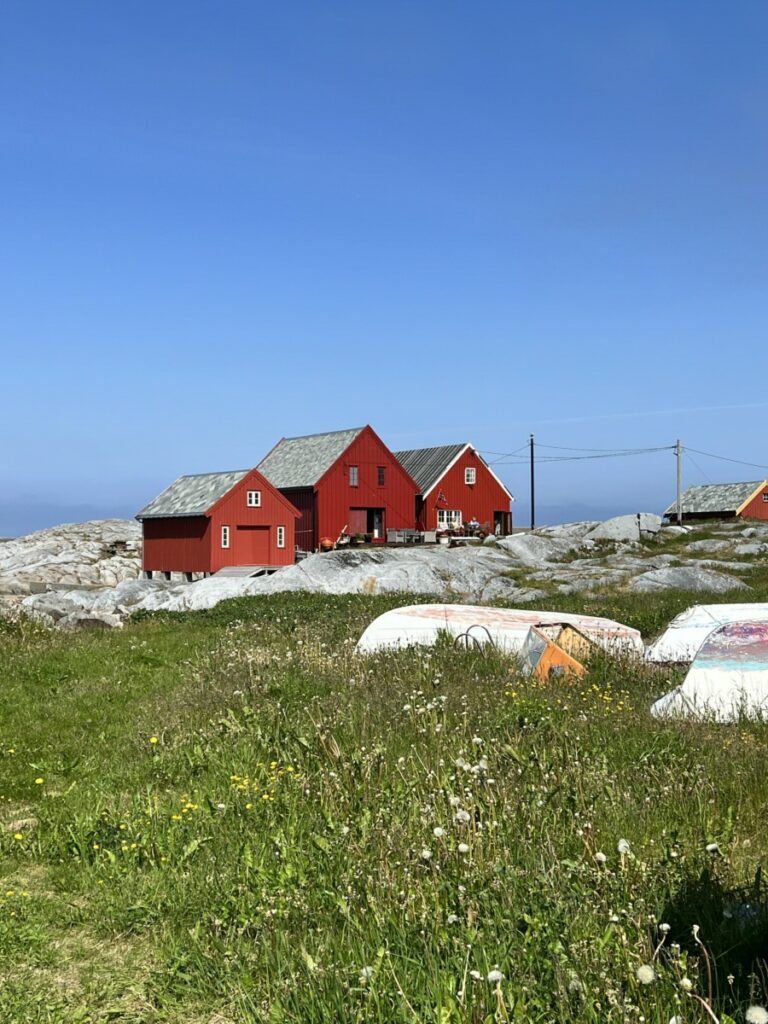 Tre små røde hus på Grip