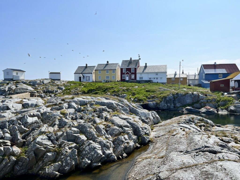 Small houses in the horizon on Grip