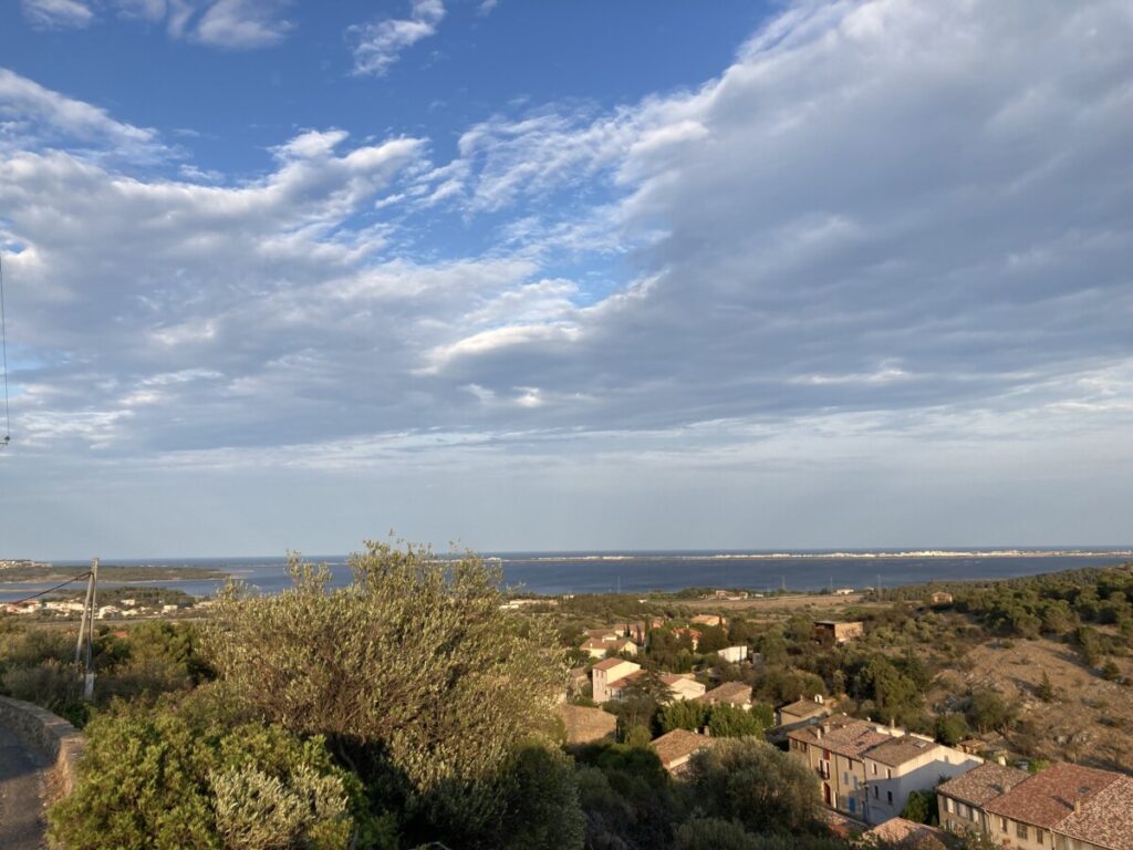 Fitou med utsikt mot Middelhavet