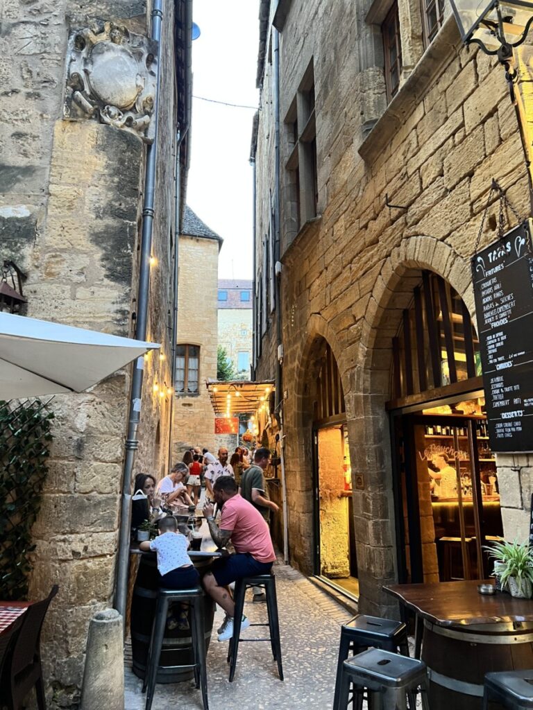 Koselige gater i Sarlat, Dordogne