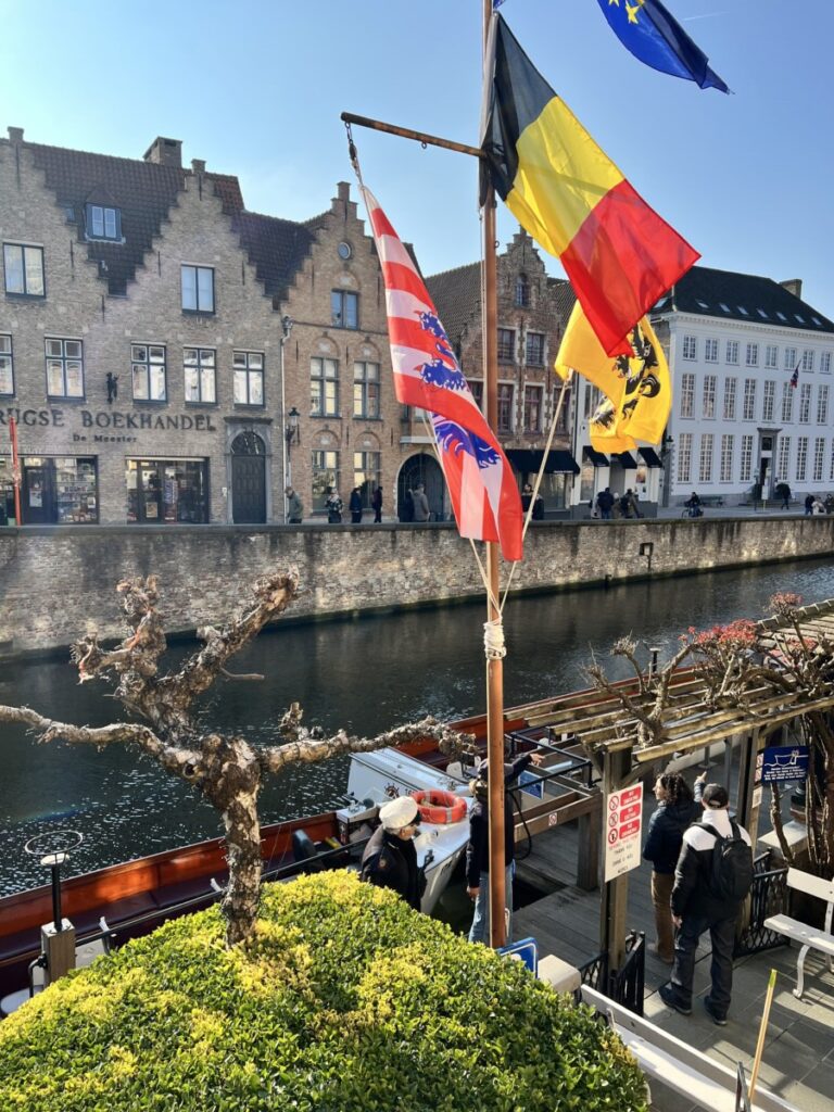 Båttur utenfor Hotel de Orangerie i Brugge